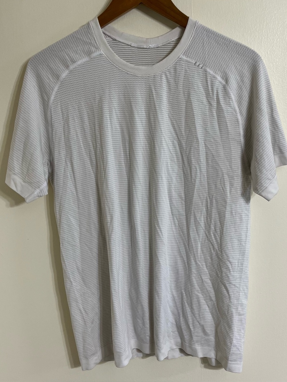 Lululemon T shirt men’s M metal vent tech